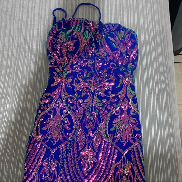 Beautiful Windsor Dress - Picture 8 of 9